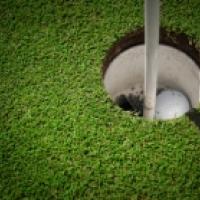 Help! Mijn bal zit klem in de hole!